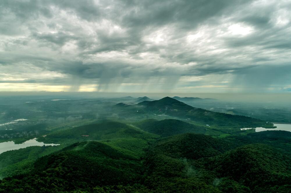 但凡造访过这幅天上人间,总要感叹一句:周边40 座大小水库力证环境有